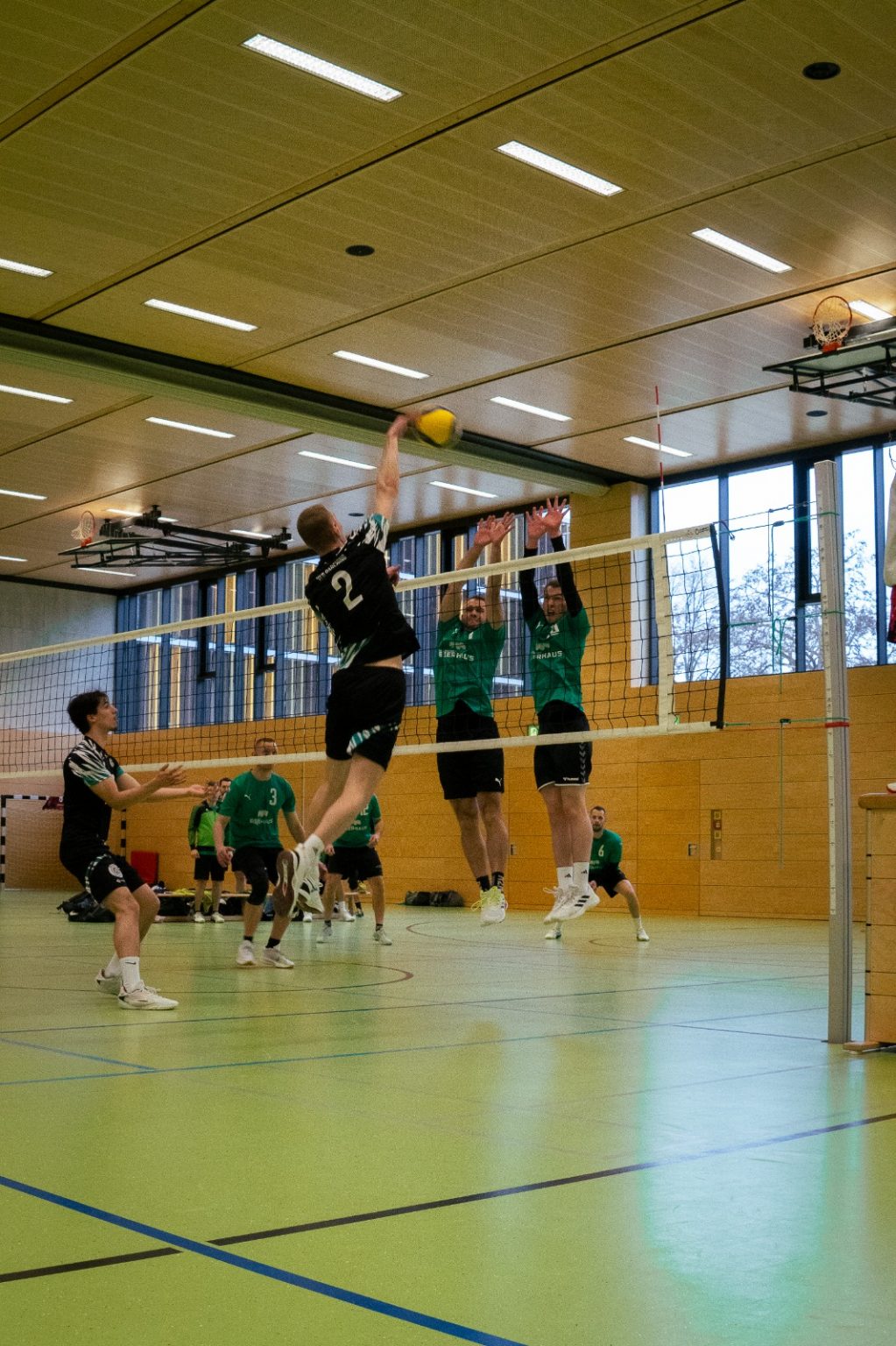 Vom Fehlstart zum Siegeszug: Eine Saison mit Charakter - VfR Garching ...